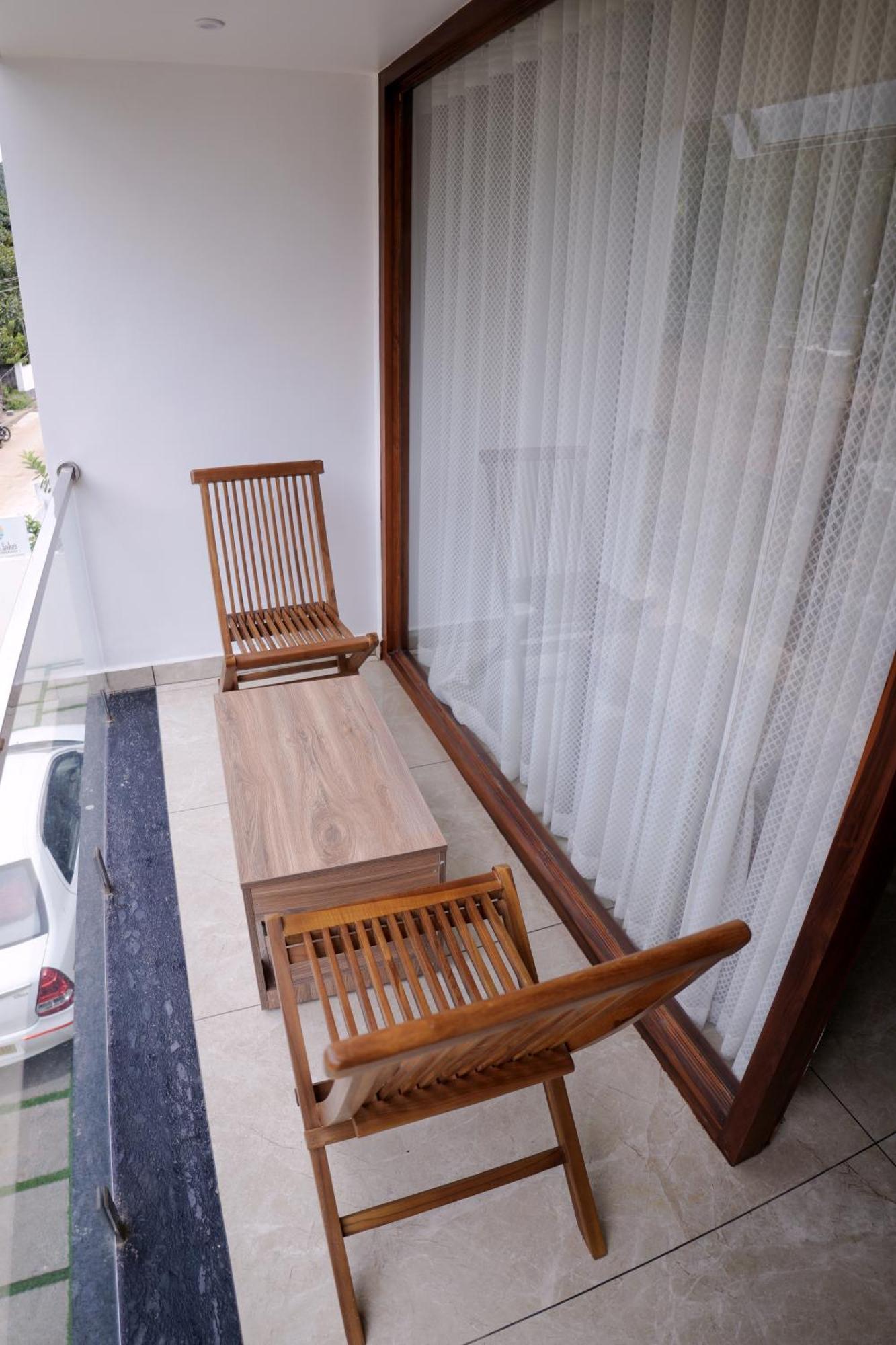 Teak And Lake Homestay Thekkady Exterior photo