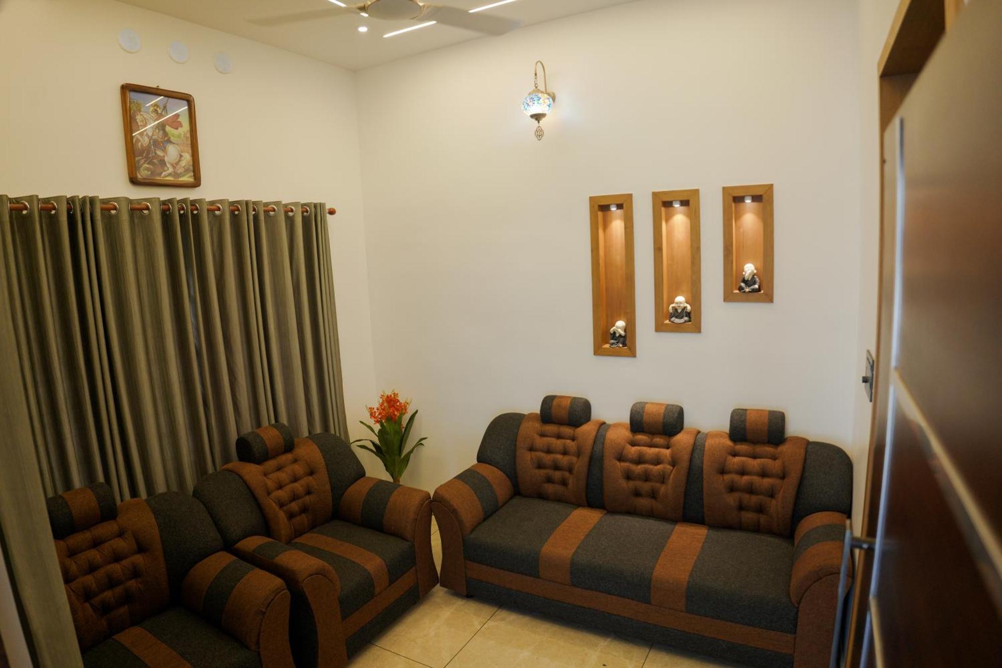 Teak And Lake Homestay Thekkady Exterior photo