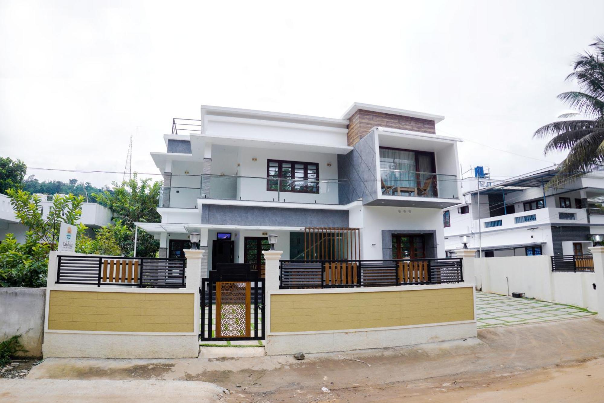 Teak And Lake Homestay Thekkady Exterior photo