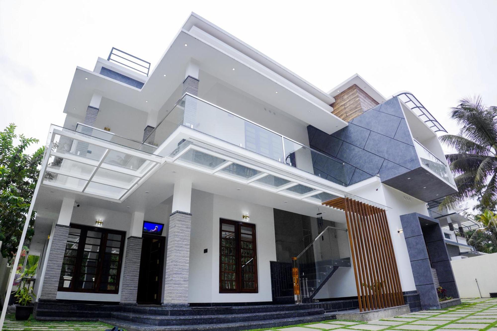 Teak And Lake Homestay Thekkady Exterior photo